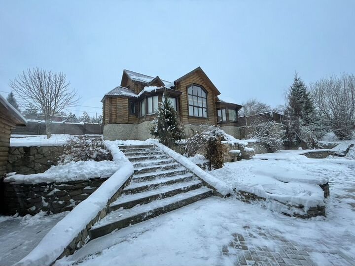 Дом 650 м² на участке 44 сот.