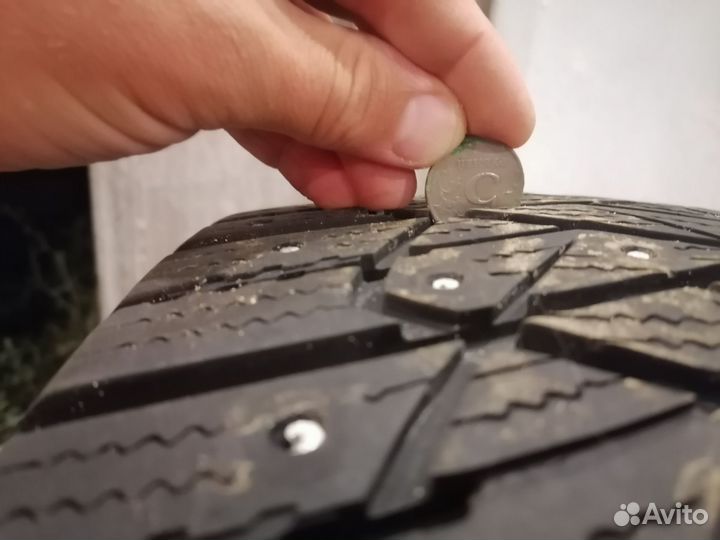 Goodyear Ultragrip 600 215/55 R17 98T