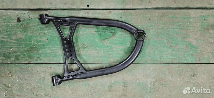 Оригинальный левый верхний рычаг BRP Summit 850 G4