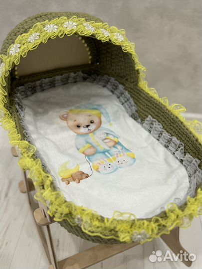 Вязаная люлька для куклы ручной работы