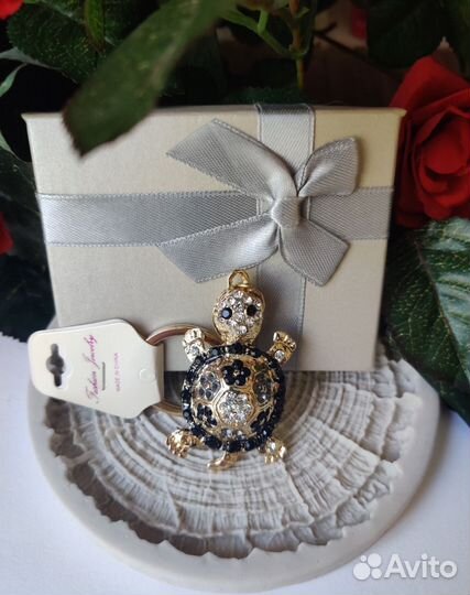 Классный брелок со стразами черепашка