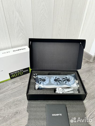 Видеокарта gigabyte GeForce RTX 4070 super aero OC