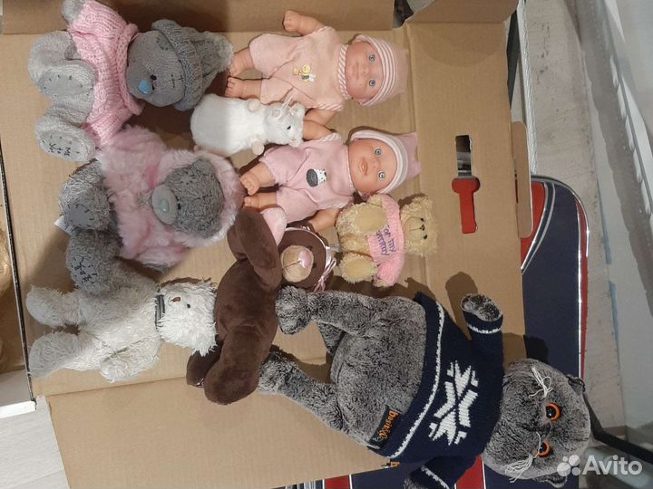 Игрушки мишки и куклы