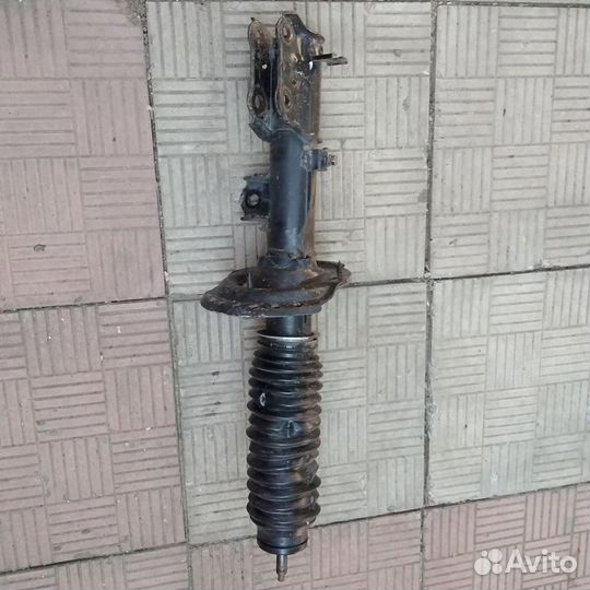 Hyundai Solaris амортизатор стойка