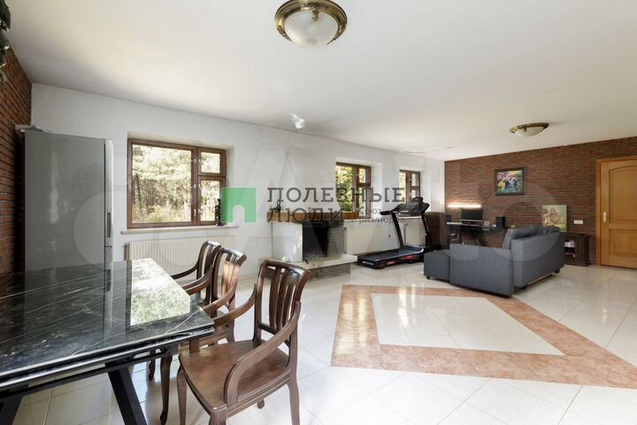 Дом 500 м² на участке 2,04 га