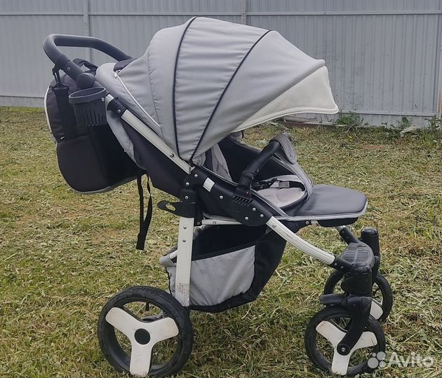 Прогулочная коляска всесезонная