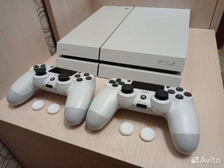 Sony Playstation 4 PS4 2 джойстика с играми