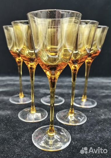 Набор итальянских рюмок и бокалов на ножке
