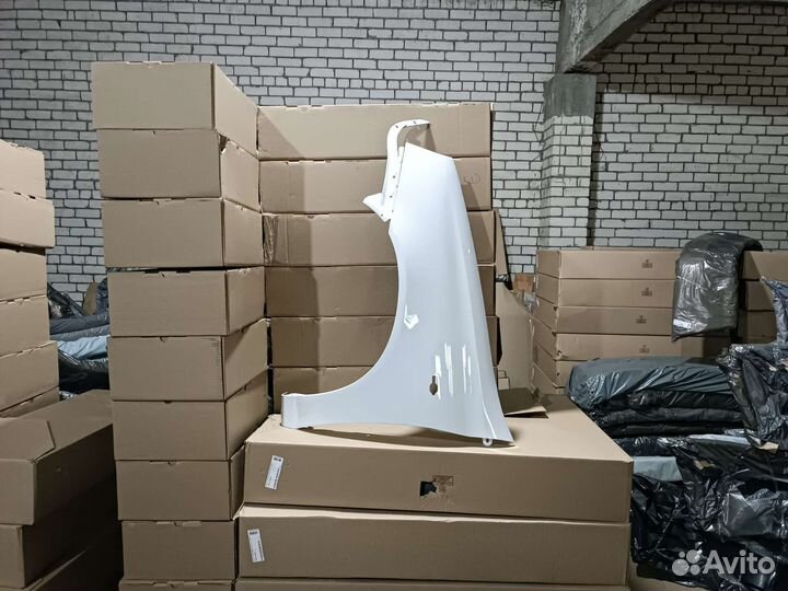 Крыло левое калина цвет белый (ледниковый) 221