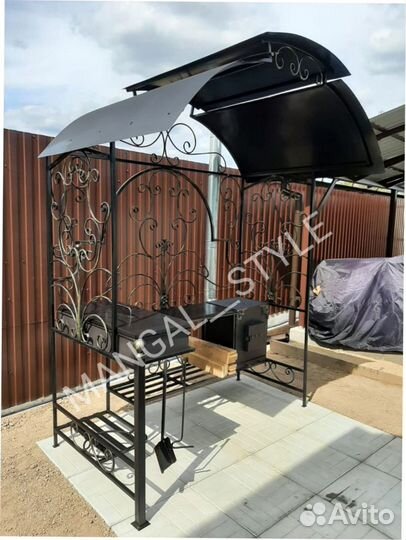 Мангал с крышей
