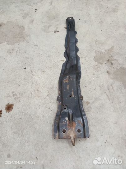 Поперечина подрамника mitsubishi lancer 9