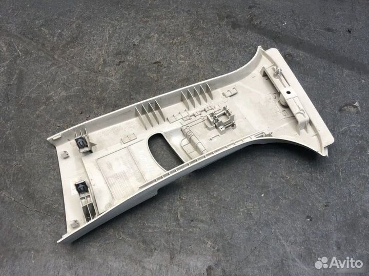 Накладка стойки правая Ford Focus 3