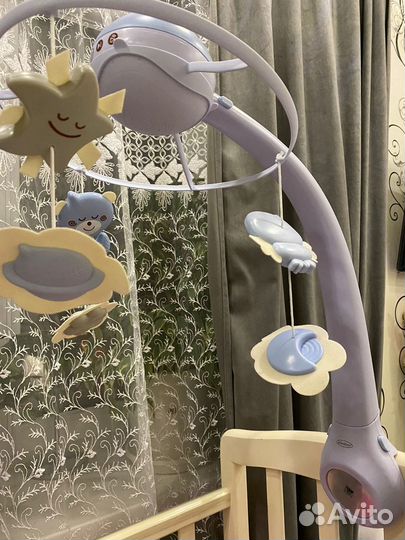 Мобиль на кроватку с проектором Infantino 3в1