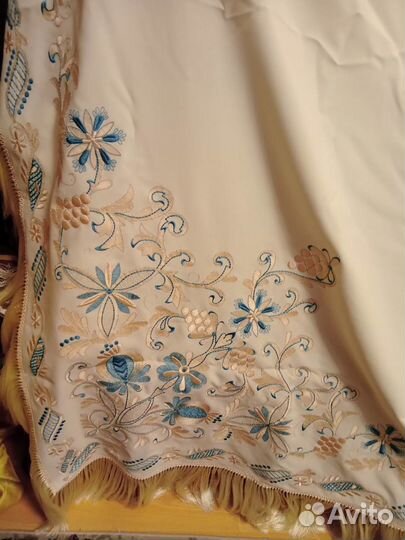 Трёхметровая скатерть с городецкой вышивкой
