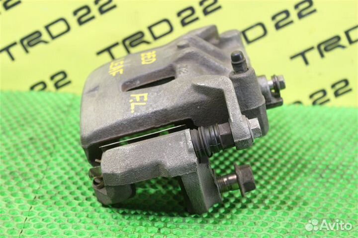 Суппорт тормозной передний левый Nissan Leaf ZE0