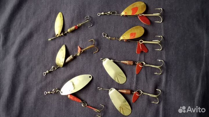 Рыболовные снасти: блёсны, катушка, крючки, челнок