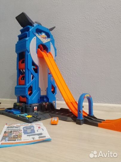 Мега гараж Hot wheels