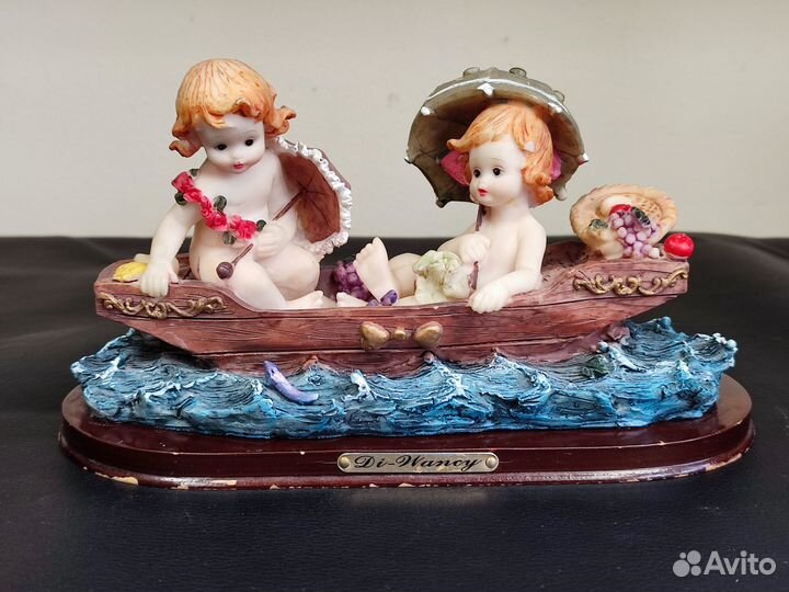 Статуэтка Дети в лодке с фруктами полистоун