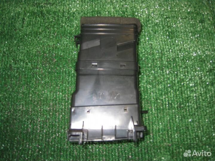 Дефлектор торпедо центральный KIA Sportage 2 (KM)