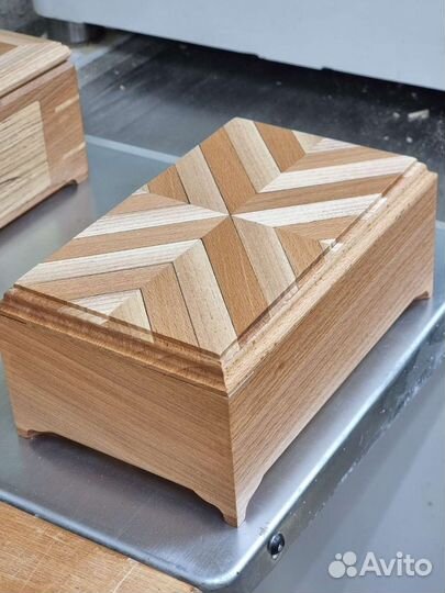 Деревянная шкатулка