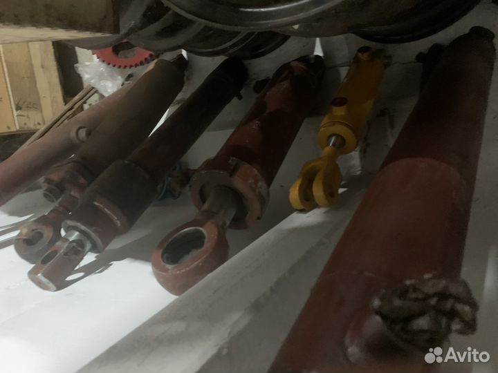 Гидроцилиндр на комбайн