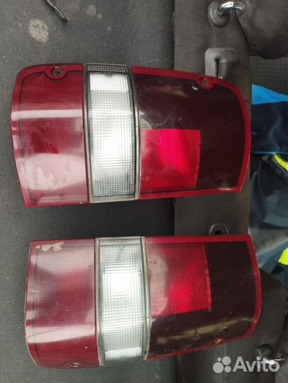 Задние фонари Opel Monterey