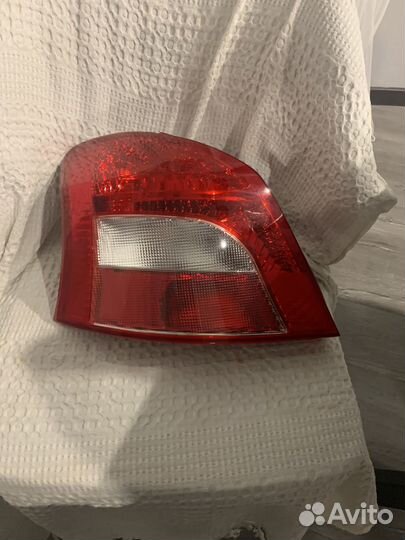 Задний фонарь toyta yaris/vitz