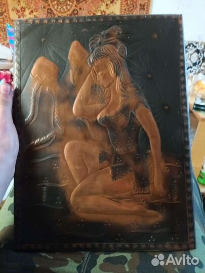 Сувенир чеканка девушка с кувшином