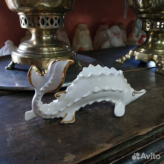 Икорница с ложечкой рыба