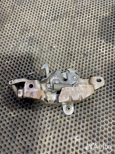 Замок капота Toyota 4Runner VZN130 Тойота