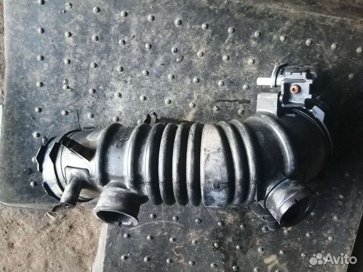 Патрубок воздушного фильтра Toyota Camry V40 2azfe