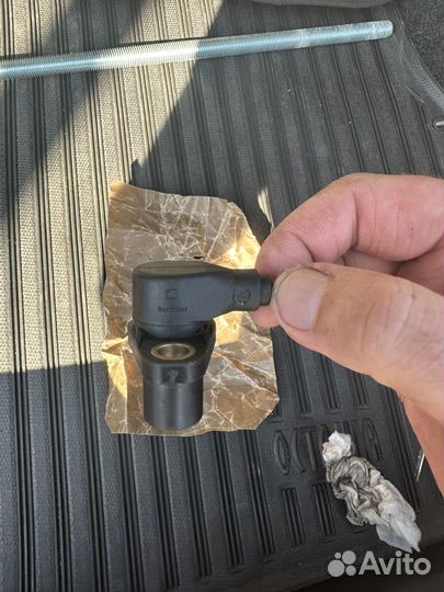 Датчик положения коленвала 06A 906 433G