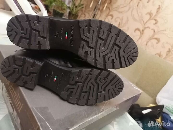 Сапоги NeroGiardini зима 39 р-р