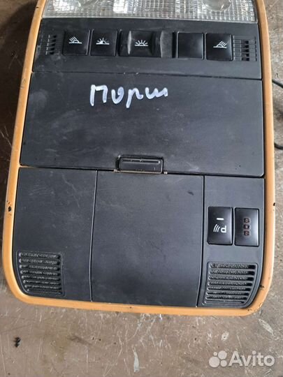 Плафон освещения салона на Porsche Cayenne