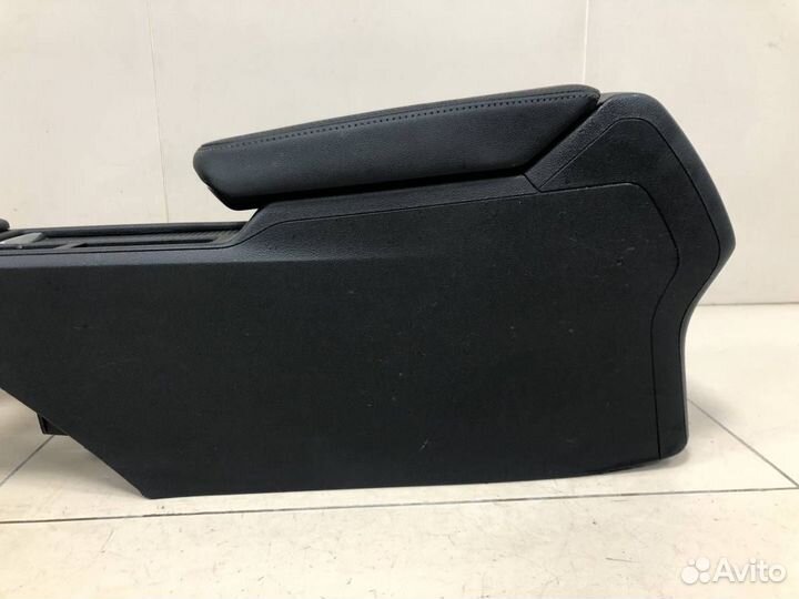 Консоль центральная Skoda Octavia A8 2019