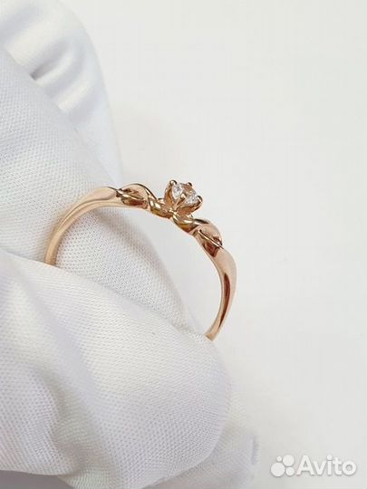 Кольцо с синтетическим камнем Золото