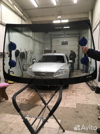 Лобовое стекло на Ford Mondeo