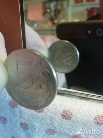 Монета 5 рублей, поворот 90