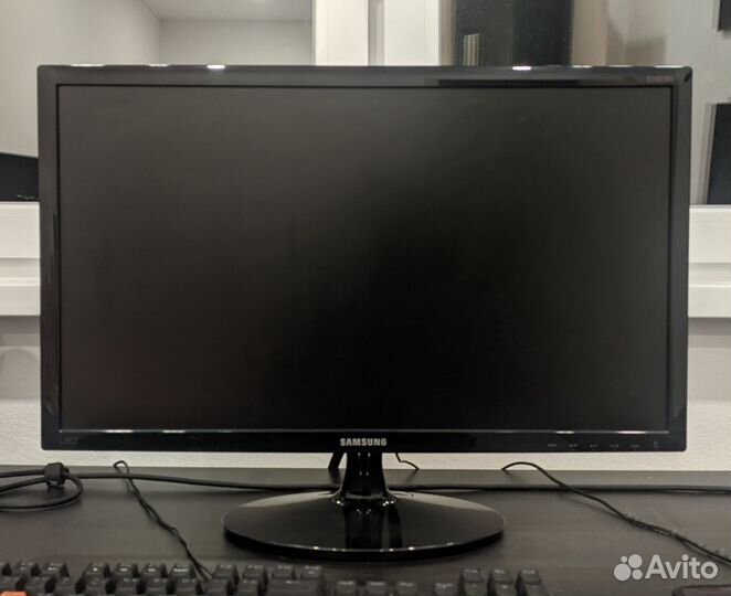 Монитор Samsung S24D300H