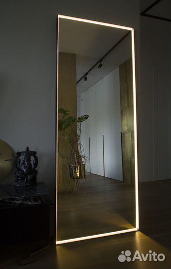 Зеркало напольное с подсветкой