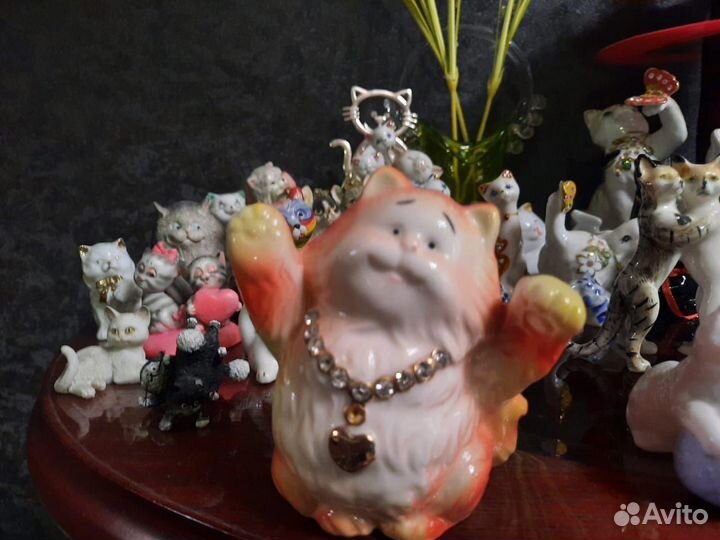 Фарфоровые статуэтки кошки