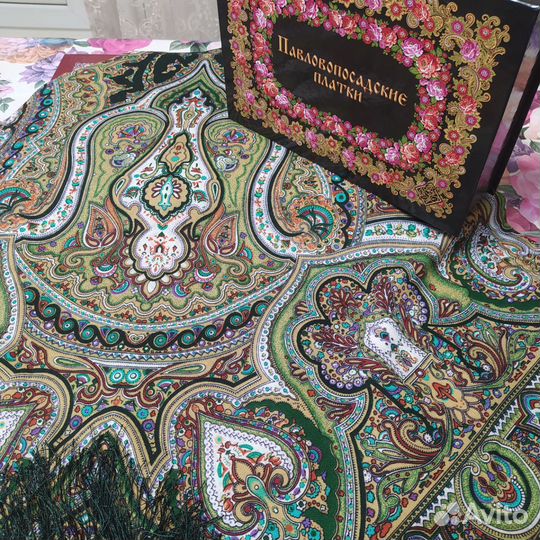 Павловопосадский платок 146х146 шерсть в шкатулке