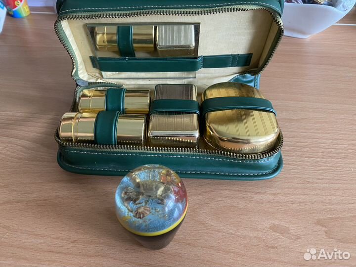 Винтажный несессер и набалдашник на передачу