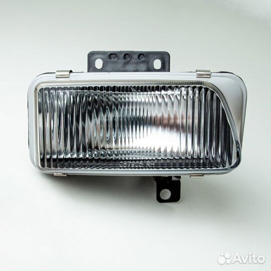 Туманка isuzu giga с 2003 г правая, zevs