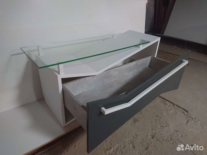 Тумба под телевизор новая