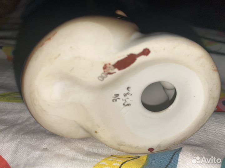 Выдра с рыбой статуэтка