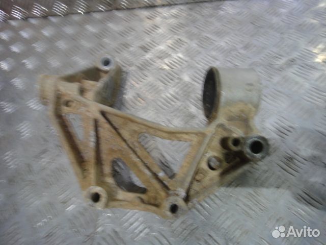 Кронштейн рычага Fabia (99-07) / Polo 4 (01-09) пер L б\у (арт. 6Q0199293D)