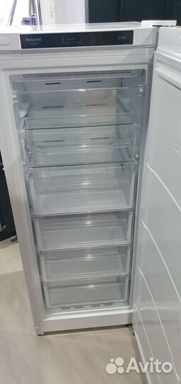 Hotpoint Ariston HFZ 6150w Морозильный шкаф