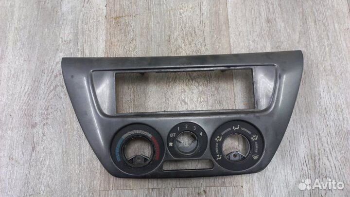 Рамка магнитолы и блока управления отопителем