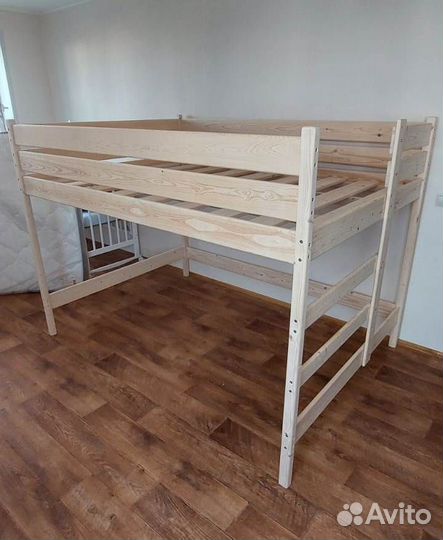 Кровать чердак детская/подростковая из дерева